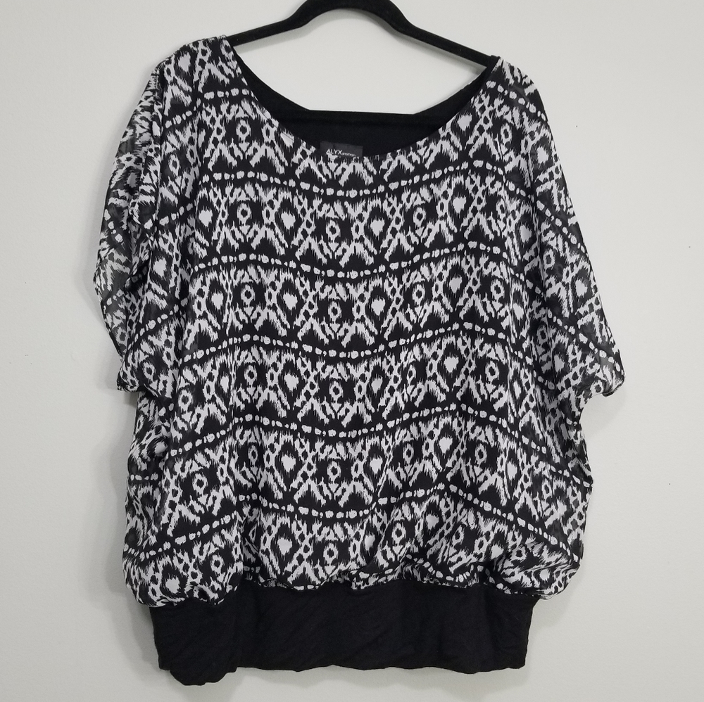 Black and white flowy blouse 1X - 0071